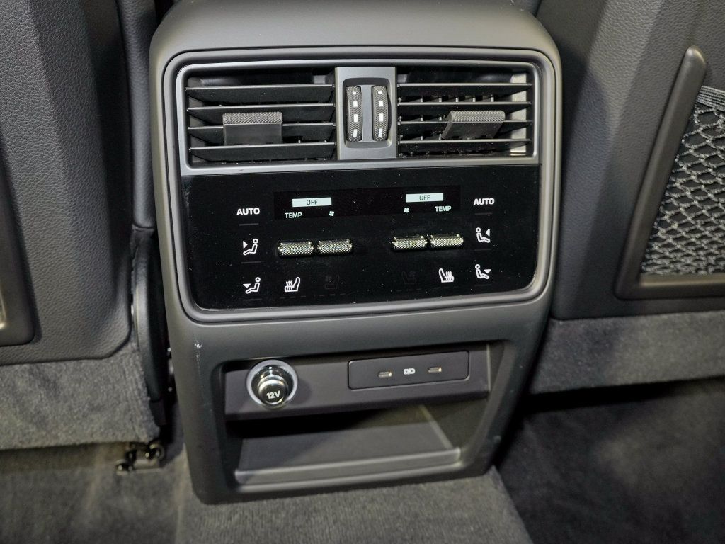 Certified 2024 Porsche Cayenne AWD/4WD image 41