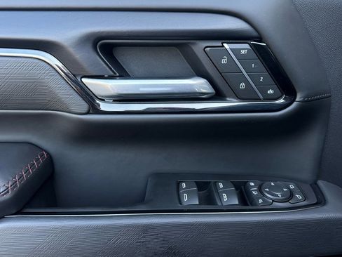 Certified 2025 GMC Sierra 2500 AT4X image 11