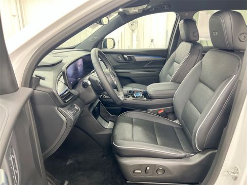 Certified 2025 Buick Enclave Sport Touring w/ Power Package image 19