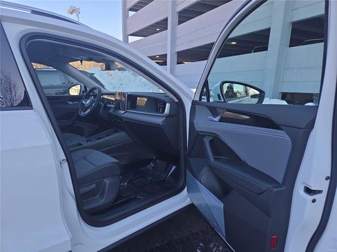 New 2026 Volkswagen Tiguan SE image 25