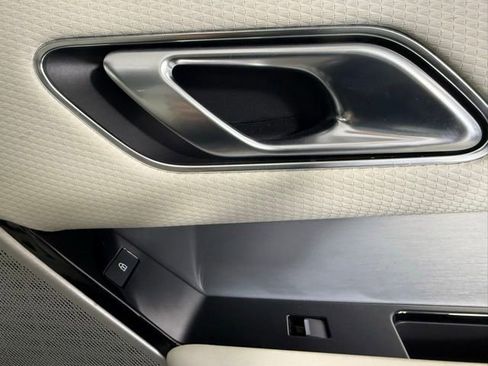 Used 2023 Land Rover Range Rover Velar R-Dynamic S image 33