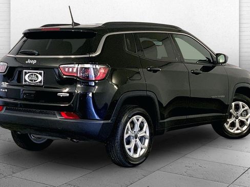 Used 2025 Jeep Compass Latitude AWD/4WD image 13