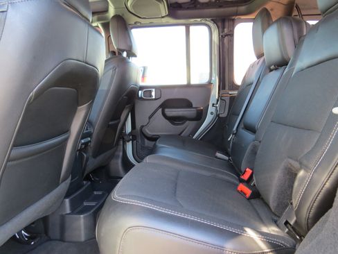 Used 2023 Jeep Wrangler Freedom Edition image 15