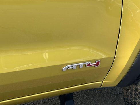 Used 2024 GMC Canyon AT4 w/ Technology Package AWD/4WD image 9