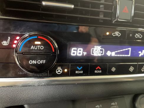 Used 2023 Nissan Rogue SL w/ SL Premium Package image 15