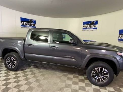 Used 2022 Toyota Tacoma TRD Sport w/ Technology Package image 3