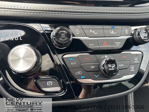 New 2026 Chrysler Pacifica Limited w/ Uconnect Theater Family Group AWD/4WD image 40