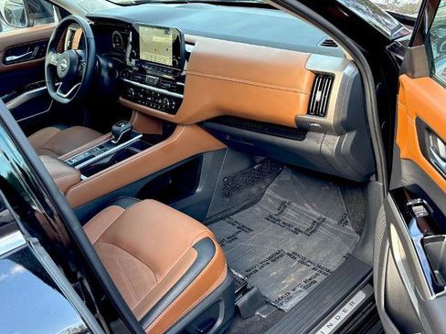 Certified 2025 Nissan Pathfinder Platinum w/ Cargo Package FWD image 29