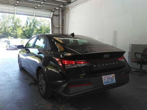 Used 2024 Hyundai Elantra SEL FWD image 2