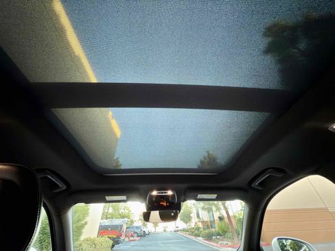 Used 2016 Volvo XC90 T6 R-Design w/ Vision Package image 27