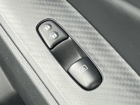 Used 2025 Nissan Altima 2.5 SV FWD image 32