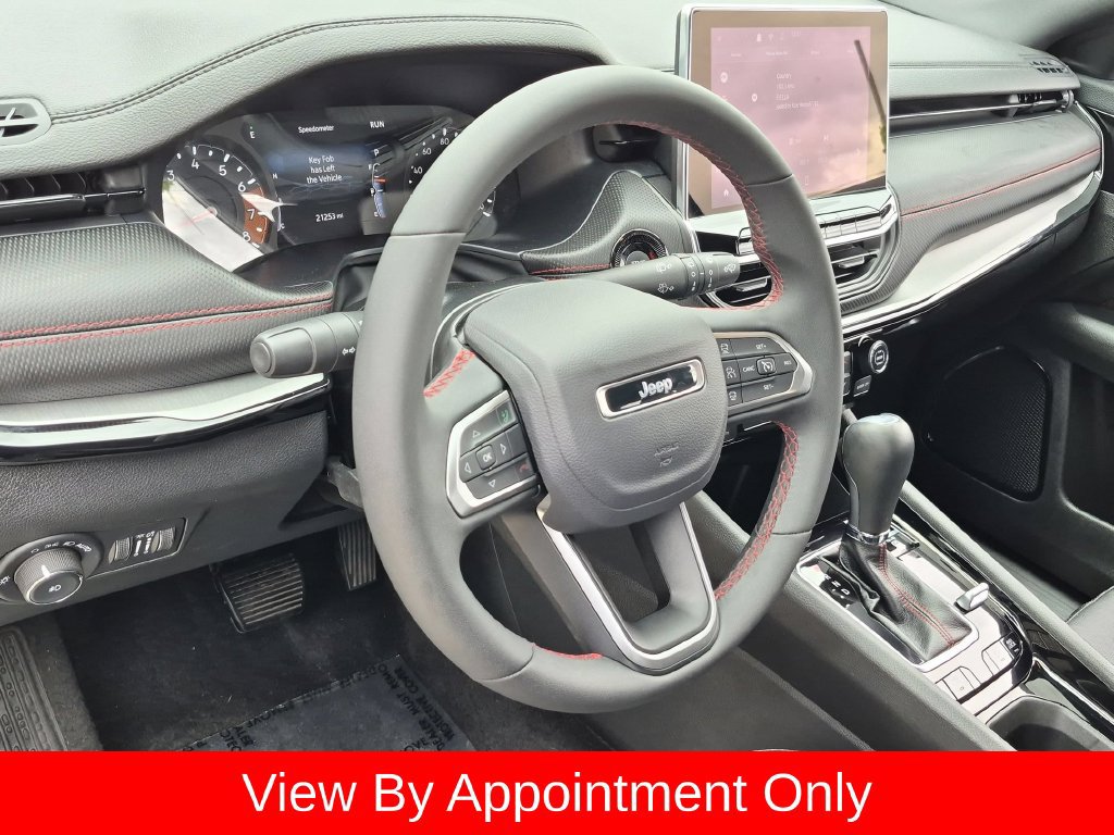 Used 2025 Jeep Compass Trailhawk AWD/4WD image 14