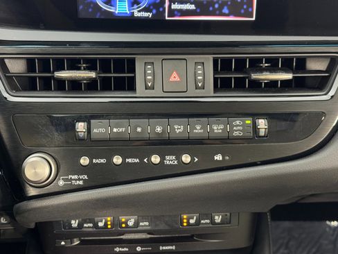 Used 2022 Lexus ES 300h w/ Premium Package image 29