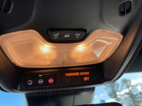 Used 2024 Chevrolet Colorado Z71 w/ Z71 Convenience Package 2 image 23