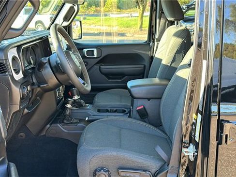 Used 2024 Jeep Wrangler Unlimited w/ Convenience Group image 10