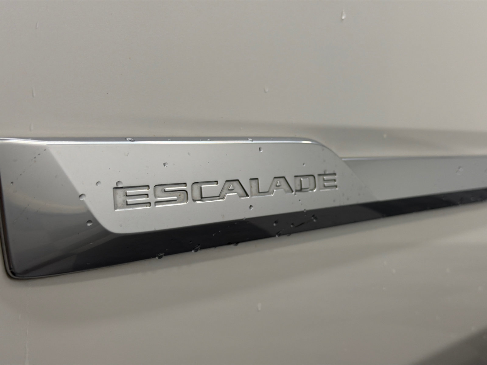 Used 2018 Cadillac Escalade Premium Luxury AWD/4WD image 18
