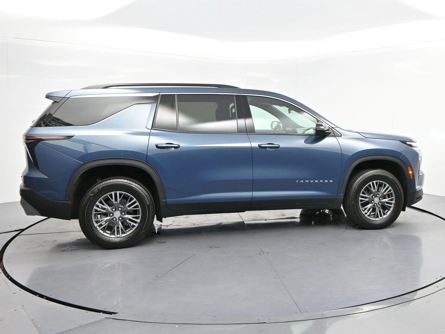 Used 2024 Chevrolet Traverse LT w/ LPO, Floor Liner Package FWD image 8