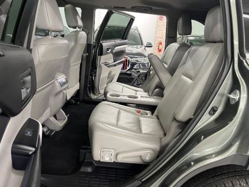 Used 2017 Toyota Highlander XLE FWD image 31