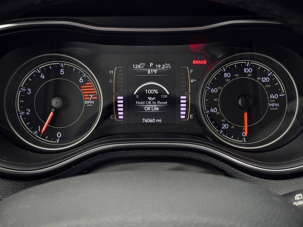 Used 2019 Jeep Cherokee Latitude Plus w/ Cold Weather Group AWD/4WD image 29