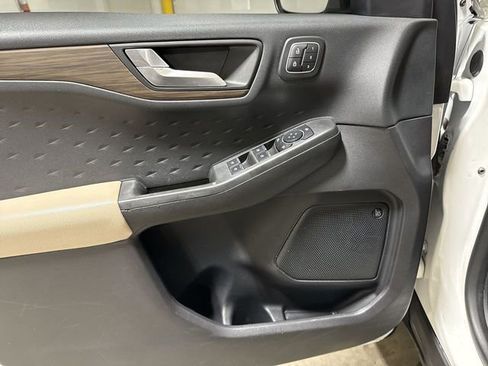 Used 2020 Ford Escape Titanium AWD/4WD image 21