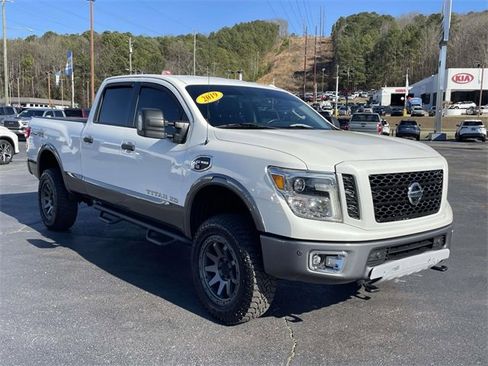 Used 2019 Nissan Titan PRO-4X w/ Pro-4x Convenience Package image 6