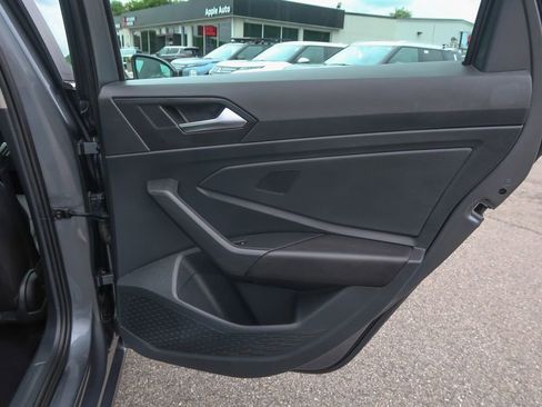 Used 2024 Volkswagen Jetta SE FWD image 18