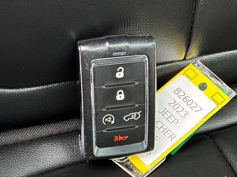 Used 2023 Jeep Grand Cherokee 4WD 4xe image 18