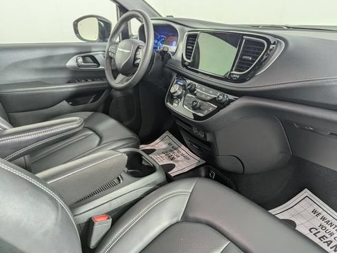 Used 2024 Chrysler Pacifica Limited FWD image 21