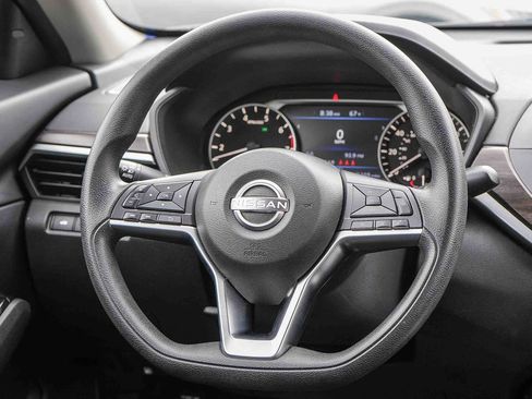 Used 2023 Nissan Altima 2.5 SV FWD image 15