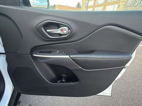 Used 2020 Jeep Cherokee Limited image 19