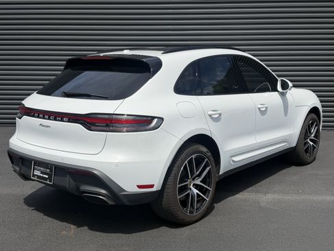 Certified 2024 Porsche Macan AWD/4WD image 9