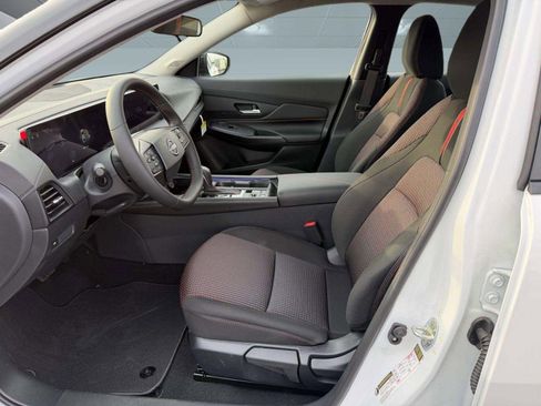 New 2026 Nissan Sentra SR w/ Floor Mat Package FWD image 5