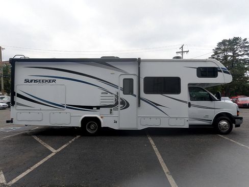 Used 2019 Chevrolet Express 4500 w/ RV Package image 5