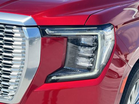 Used 2021 GMC Yukon Denali w/ Denali Premium Package image 11