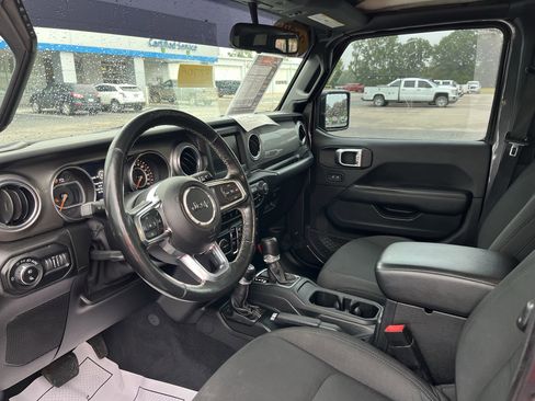 Used 2020 Jeep Gladiator Overland w/ LED Lighting Group image 3