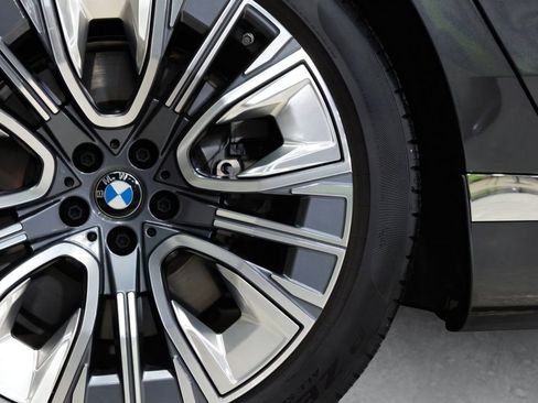 Used 2025 BMW i7 xDrive60 AWD/4WD image 24