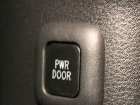 Used 2022 Toyota Sienna XSE w/ XSE Plus Package image 17