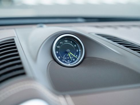 Used 2018 Porsche Cayenne S image 17