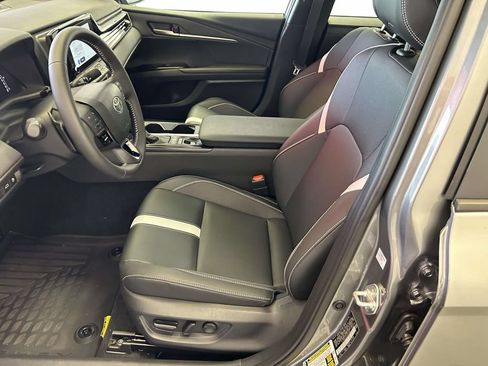 Used 2026 Toyota Camry SE FWD image 14