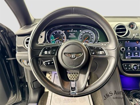 Used 2018 Bentley Bentayga AWD/4WD image 12