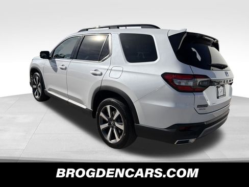 Used 2023 Honda Pilot Elite image 6