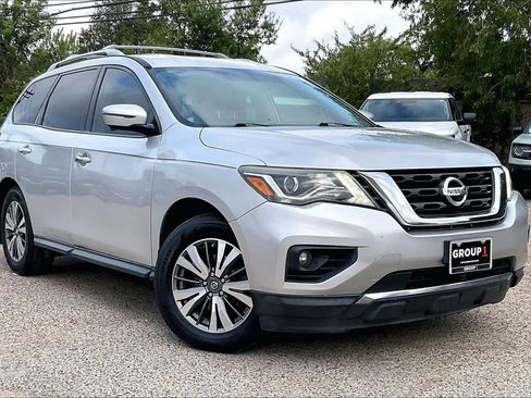 Used 2017 Nissan Pathfinder SL w/ SL Tech Package FWD image 3