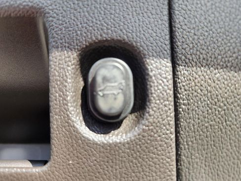 Used 2015 Chevrolet Suburban LTZ image 17