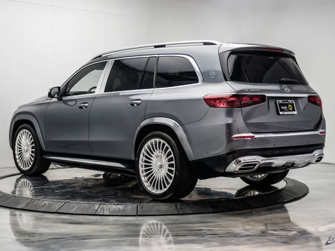 Used 2024 Mercedes-Benz Maybach GLS 600 4MATIC image 12