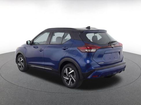 Used 2025 Nissan Kicks SV FWD image 7