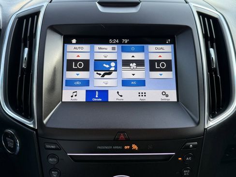 Used 2019 Ford Edge Titanium image 38