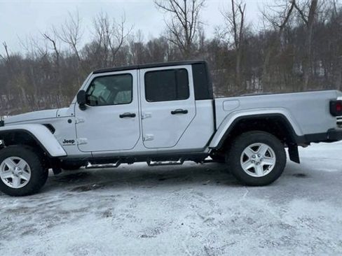 Used 2022 Jeep Gladiator Sport image 5