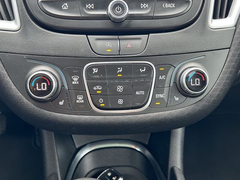 Used 2023 Chevrolet Malibu LT FWD image 19