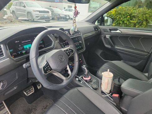 Used 2024 Volkswagen Tiguan SE R-Line image 5