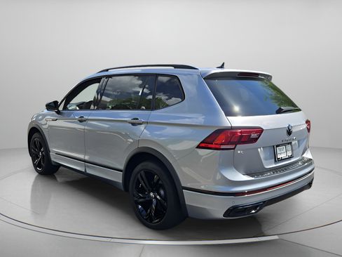 Certified 2023 Volkswagen Tiguan SE R-Line FWD image 3